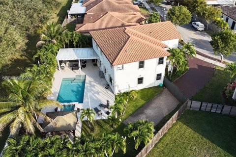 Villa ou maison à louer à Homestead, Floride: 5 chambres, 343.37 m2 № 2049265 - photo 6