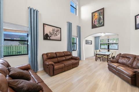 Villa ou maison à louer à Homestead, Floride: 5 chambres, 343.37 m2 № 2049265 - photo 10