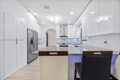 Villa ou maison à louer à Homestead, Floride: 5 chambres, 343.37 m2 № 2049265 - photo 19