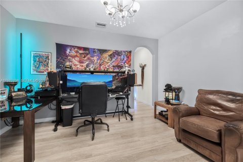 Villa ou maison à louer à Homestead, Floride: 5 chambres, 343.37 m2 № 2049265 - photo 20