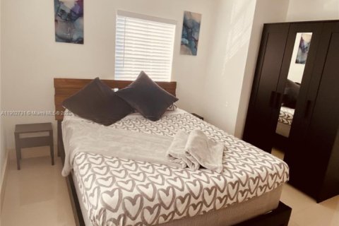 Villa ou maison à louer à Miami, Floride: 2 chambres, 243.78 m2 № 1955699 - photo 4