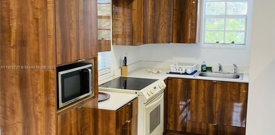 Villa ou maison à Miami, Floride 2 chambres, 243.78 m2 № 1955699