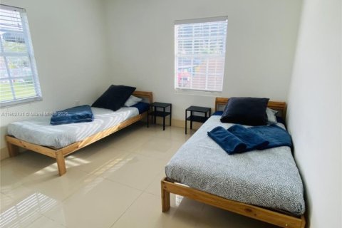 Villa ou maison à louer à Miami, Floride: 2 chambres, 243.78 m2 № 1955699 - photo 3