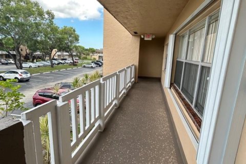 Condo in Sunrise, Florida, 1 bedroom  № 726679 - photo 1