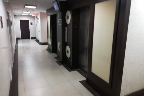 Oficina en alquiler en North Miami, Florida № 1154467 - foto 1