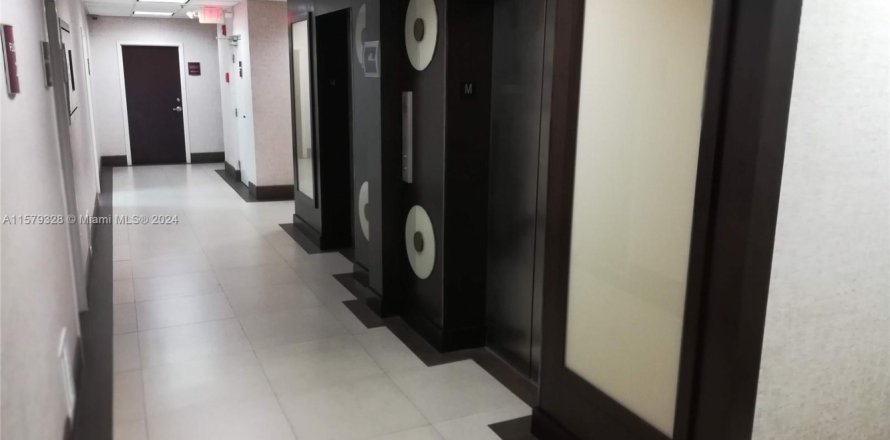 Oficina en North Miami, Florida № 1154467