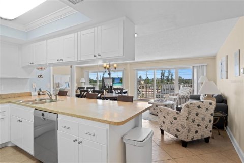 Copropriété à vendre à Madeira Beach, Floride: 2 chambres, 98.01 m2 № 1751471 - photo 4