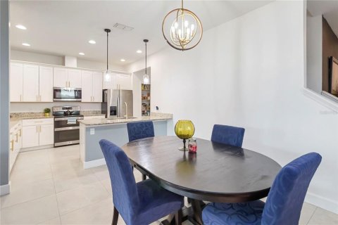 Touwnhouse à vendre à Kissimmee, Floride: 5 chambres, 201.78 m2 № 1838862 - photo 18