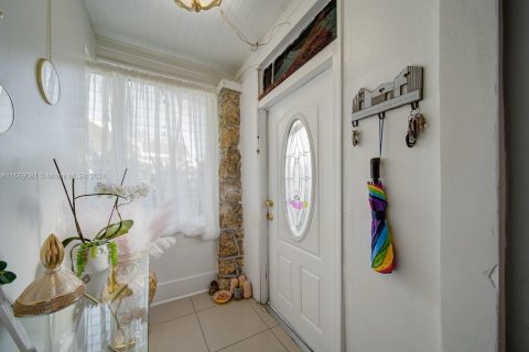 House in Miami, Florida 3 bedrooms, 138.7 sq.m. № 1703138 - photo 4