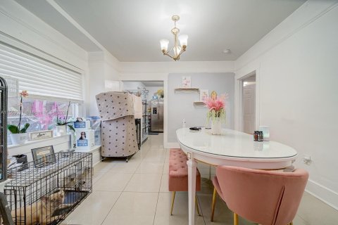 House in Miami, Florida 3 bedrooms, 138.7 sq.m. № 1703138 - photo 13