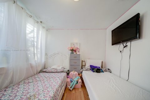 House in Miami, Florida 3 bedrooms, 138.7 sq.m. № 1703138 - photo 8