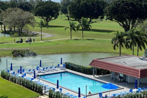 Снять в аренду кондоминиум в Пемброк-Пайнс, Флорида 2 спальни, 108.7м2, № 2037203 - фото 10