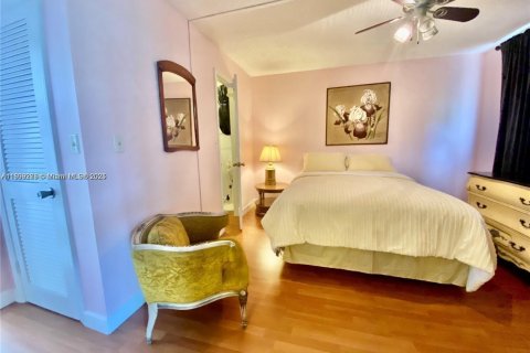 Снять в аренду кондоминиум в Пемброк-Пайнс, Флорида 2 спальни, 108.7м2, № 2037203 - фото 14