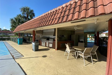 Снять в аренду кондоминиум в Пемброк-Пайнс, Флорида 2 спальни, 108.7м2, № 2037203 - фото 22