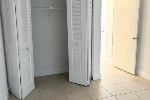 Снять в аренду кондоминиум в Плантация, Флорида 2 спальни, 86.03м2, № 2029342 - фото 6