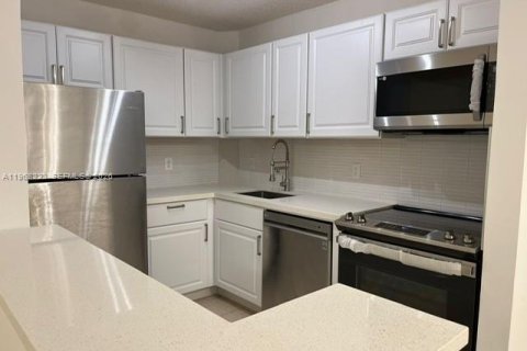 Condominio en Plantation, Florida, 2 dormitorios № 2029342