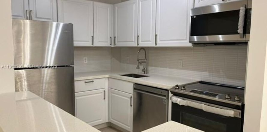 Кондоминиум с 2 спальнями в Плантация, Флорида № 2029342