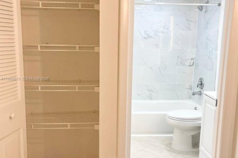 Снять в аренду кондоминиум в Плантация, Флорида 2 спальни, 86.03м2, № 2029342 - фото 19