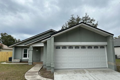 House in Orlando, Florida 3 bedrooms, 126.35 sq.m. № 1906039 - photo 1