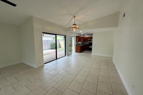 House in Orlando, Florida 3 bedrooms, 126.35 sq.m. № 1906039 - photo 5