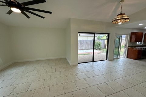 House in Orlando, Florida 3 bedrooms, 126.35 sq.m. № 1906039 - photo 3