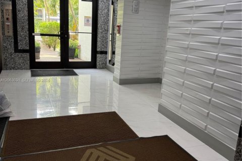 Copropriété à louer à Sunny Isles Beach, Floride: 2 chambres, 91.79 m2 № 2268230 - photo 5