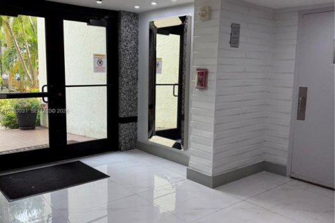 Copropriété à louer à Sunny Isles Beach, Floride: 2 chambres, 91.79 m2 № 2268230 - photo 6