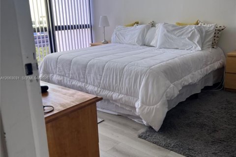 Copropriété à louer à Sunny Isles Beach, Floride: 2 chambres, 91.79 m2 № 2268230 - photo 11