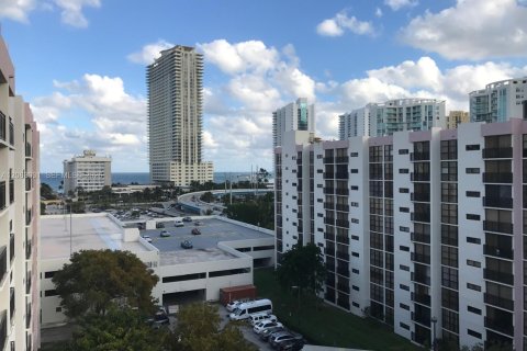 Condo à Sunny Isles Beach, Floride, 2 chambres  № 2268230