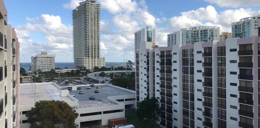 Condo à Sunny Isles Beach, Floride, 2 chambres № 2268230
