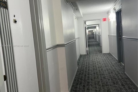 Copropriété à louer à Sunny Isles Beach, Floride: 2 chambres, 91.79 m2 № 2268230 - photo 7