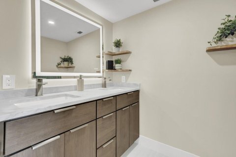 Condo in Coconut Creek, Florida, 2 bedrooms № 2193056 - photo 16