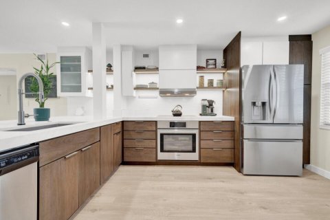 Condo in Coconut Creek, Florida, 2 bedrooms № 2193056 - photo 4
