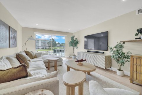 Condo in Coconut Creek, Florida, 2 bedrooms № 2193056 - photo 10