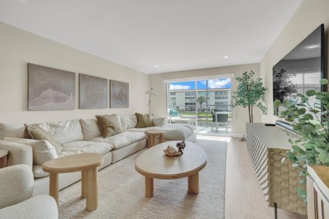 Condo in Coconut Creek, Florida, 2 bedrooms № 2193056 - photo 12
