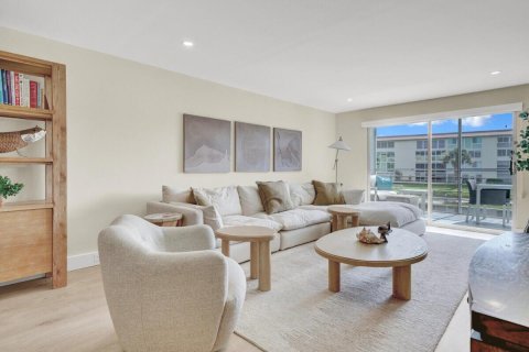 Condo in Coconut Creek, Florida, 2 bedrooms № 2193056 - photo 9