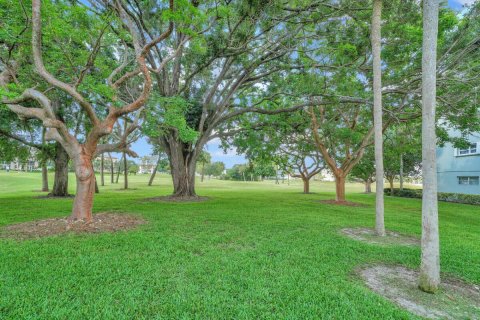 Condo in Coconut Creek, Florida, 2 bedrooms № 2193056 - photo 2
