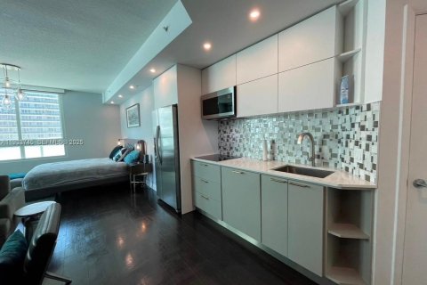 Condo in Miami, Florida  № 1992036 - photo 20