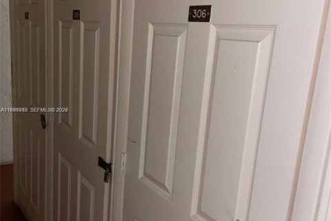 Copropriété à vendre à Pembroke Pines, Floride: 1 chambre, 83.61 m2 № 2256129 - photo 15