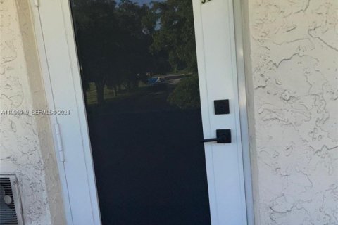 Copropriété à vendre à Pembroke Pines, Floride: 1 chambre, 83.61 m2 № 2256129 - photo 5