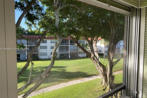 Copropriété à vendre à Pembroke Pines, Floride: 1 chambre, 83.61 m2 № 2256129 - photo 12