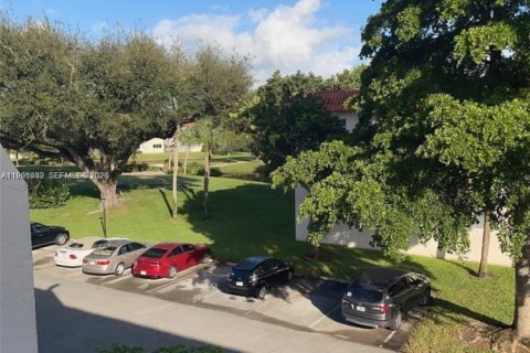 Copropriété à vendre à Pembroke Pines, Floride: 1 chambre, 83.61 m2 № 2256129 - photo 9