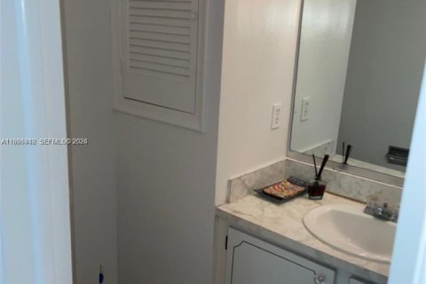 Copropriété à vendre à Pembroke Pines, Floride: 1 chambre, 83.61 m2 № 2256129 - photo 3