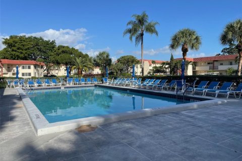 Copropriété à vendre à Pembroke Pines, Floride: 1 chambre, 83.61 m2 № 2256129 - photo 6