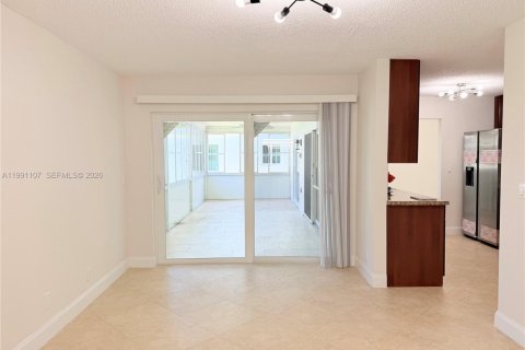 Casa en venta en Plantation, Florida, 2 dormitorios, 144.46 m2 № 2057462 - foto 11