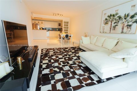 Condo in Sunny Isles Beach, Florida, 2 bedrooms  № 1976177 - photo 8