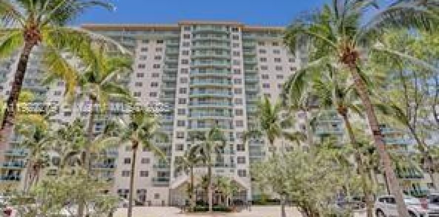 Condo in Sunny Isles Beach, Florida, 2 bedrooms  № 1976177
