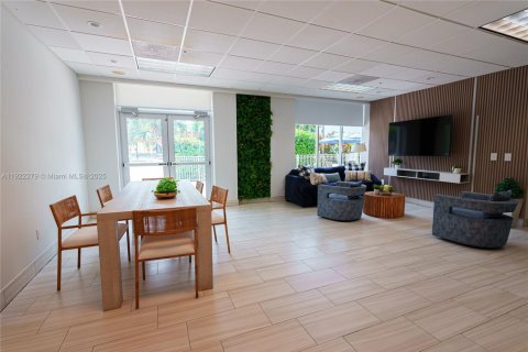 Condo in Sunny Isles Beach, Florida, 2 bedrooms  № 1976177 - photo 25