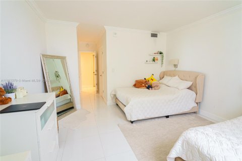 Condo in Sunny Isles Beach, Florida, 2 bedrooms  № 1976177 - photo 12