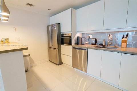 Condo in Sunny Isles Beach, Florida, 2 bedrooms  № 1976177 - photo 5